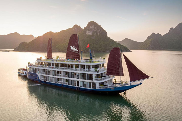 Amanda Luxury Cruise 5 stars